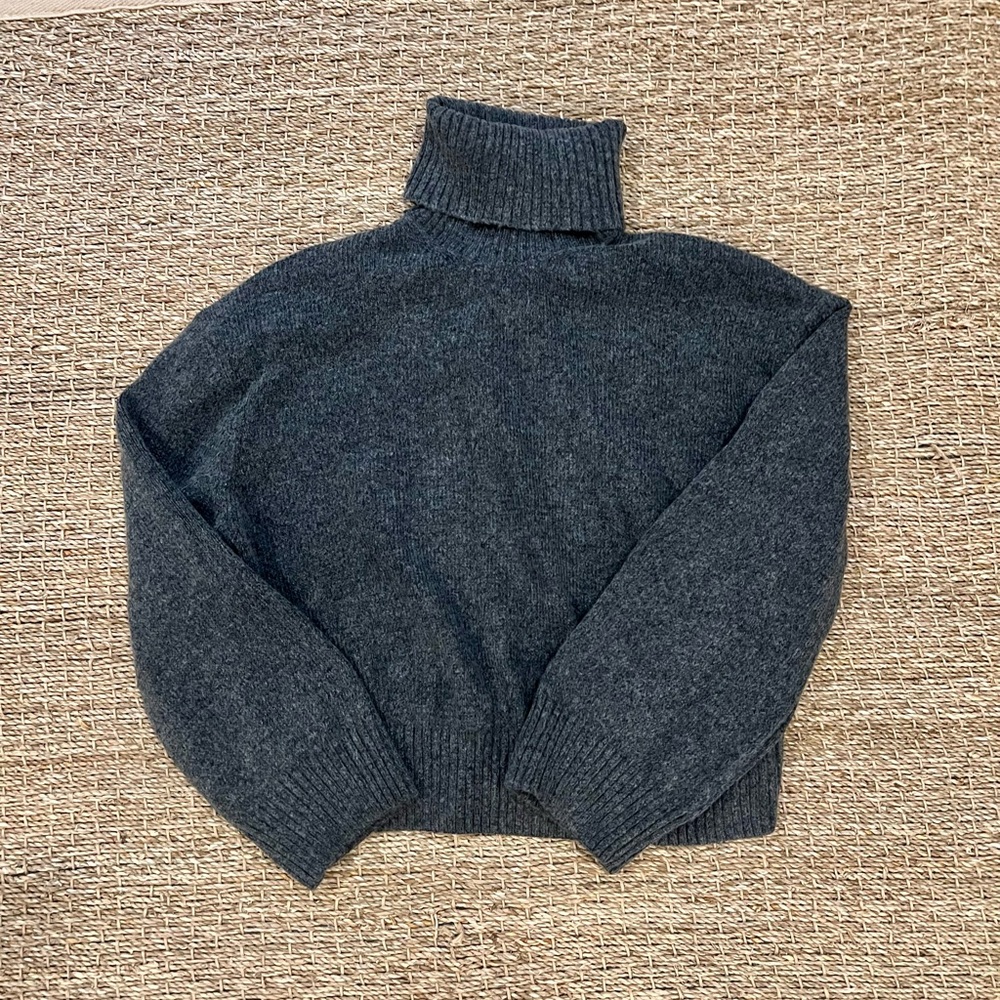 NWT H&M - Dark gray turtleneck sweater. Size XS